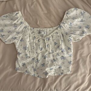 Hollister Short Sleeve Floral Lace-Up Top and mini layered skirt